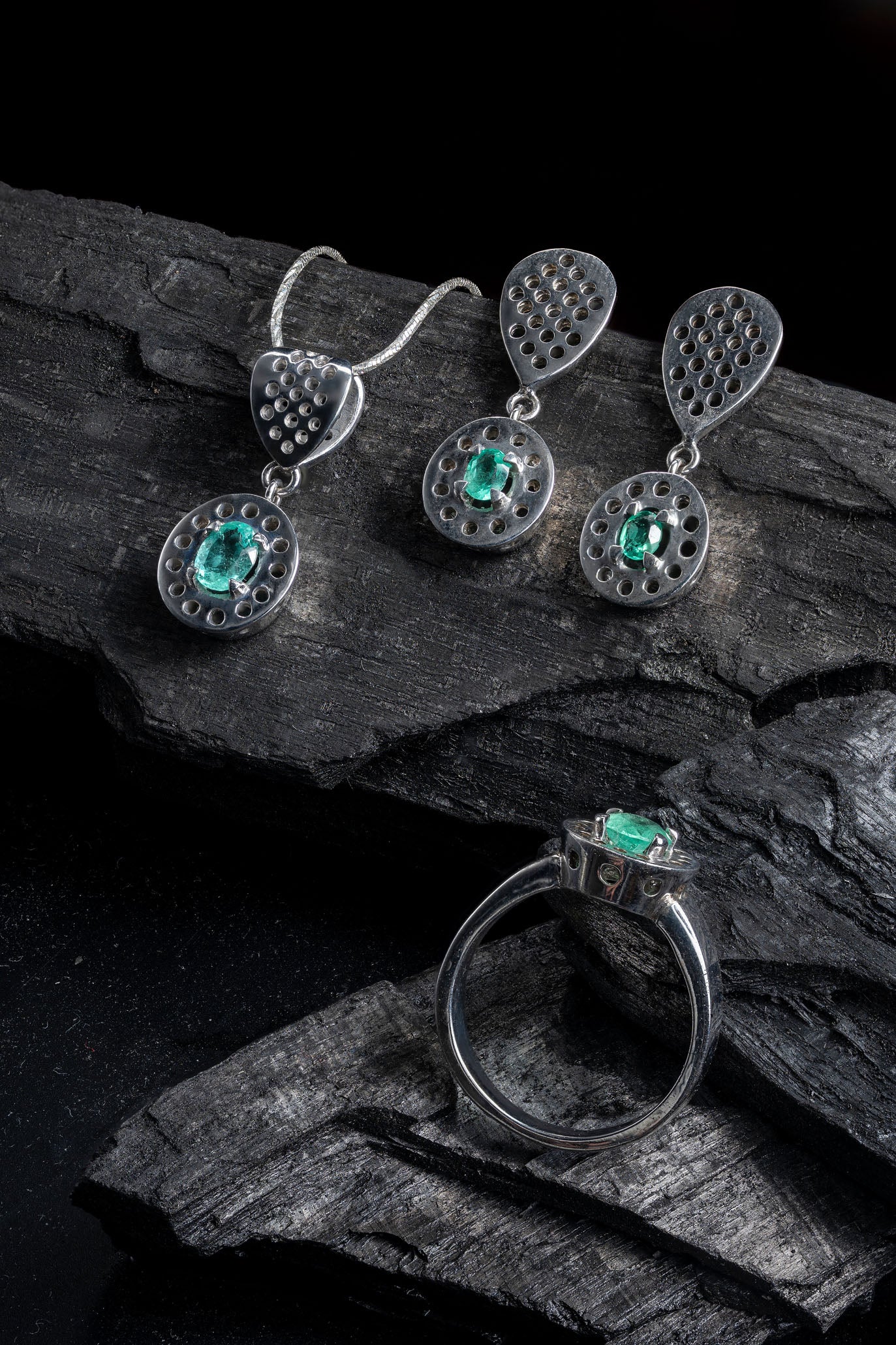 The Ritual of Dawn Colombian Emerald Earrings in 0.24 ct Sterling Silver