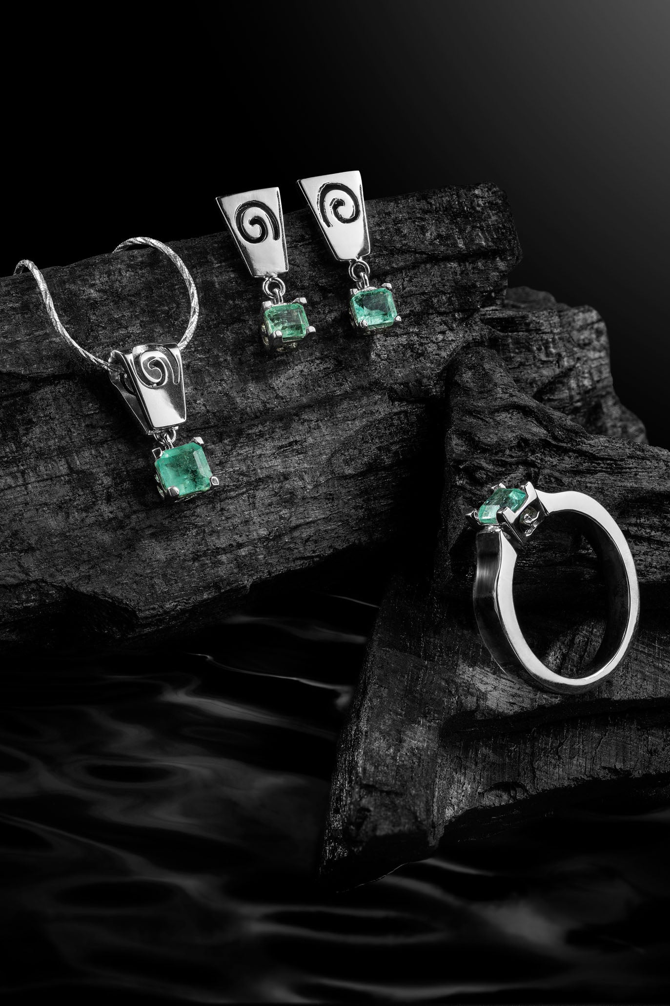 The Spiral of Memory Pendant – 0.73 Colombian Emerald – 950 Sterling Silver