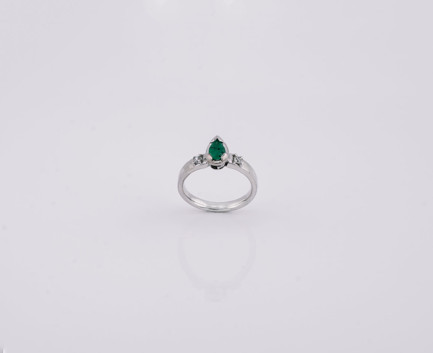 The Echo of Rebirth Ring – 0.50 Colombian Emerald – 950 Sterling Silver